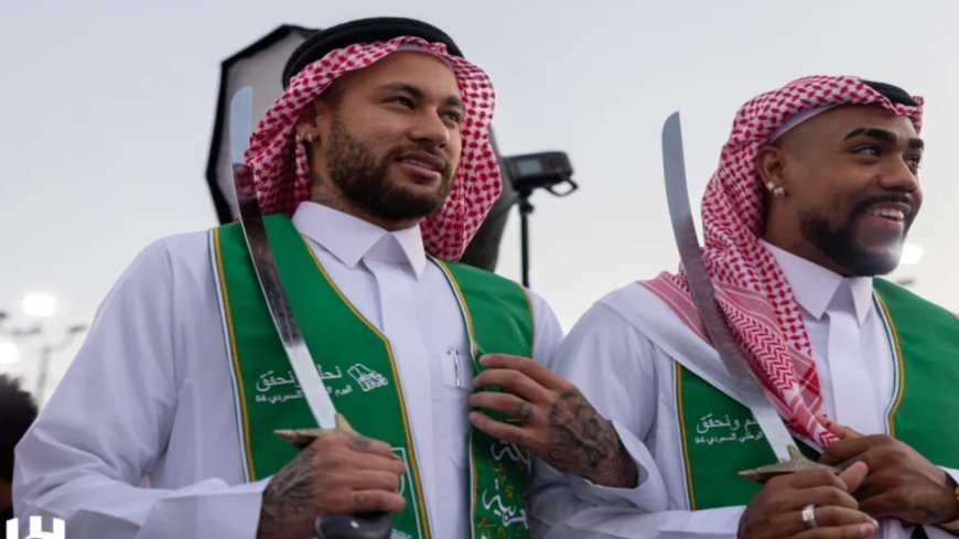 نيمار يعلق على استضافة المملكة لكأس العالم 2034 بعد ظهوره بالثوب السعودي